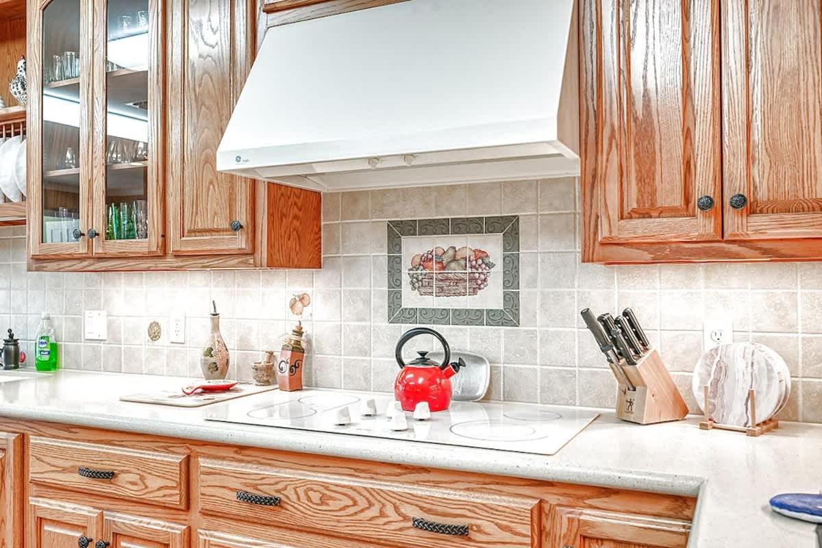 Hill Country Oasis-Deck-BBQ Grill-10 Min to Town!