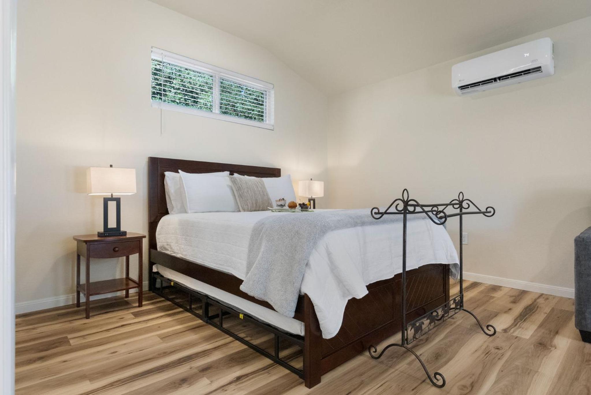 Kleines Hauschen - Cozy hideaway 6 min to Downtown