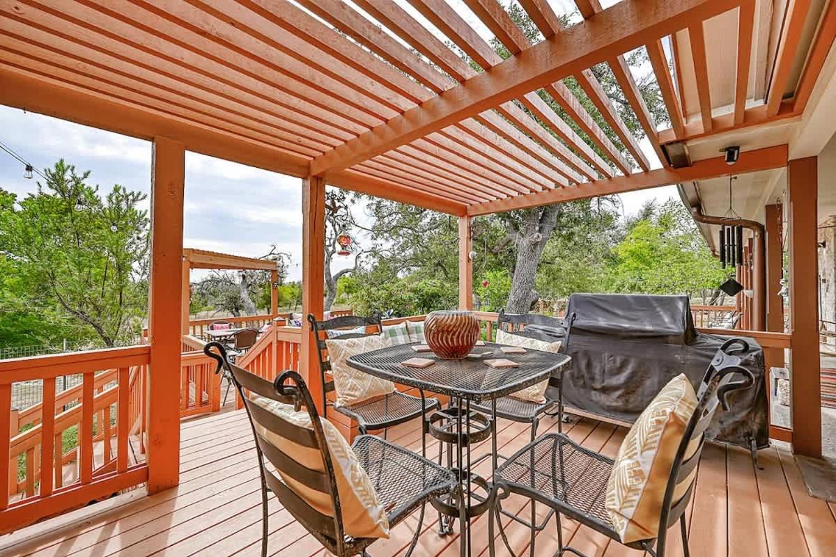 Hill Country Oasis-Deck-BBQ Grill-10 Min to Town!