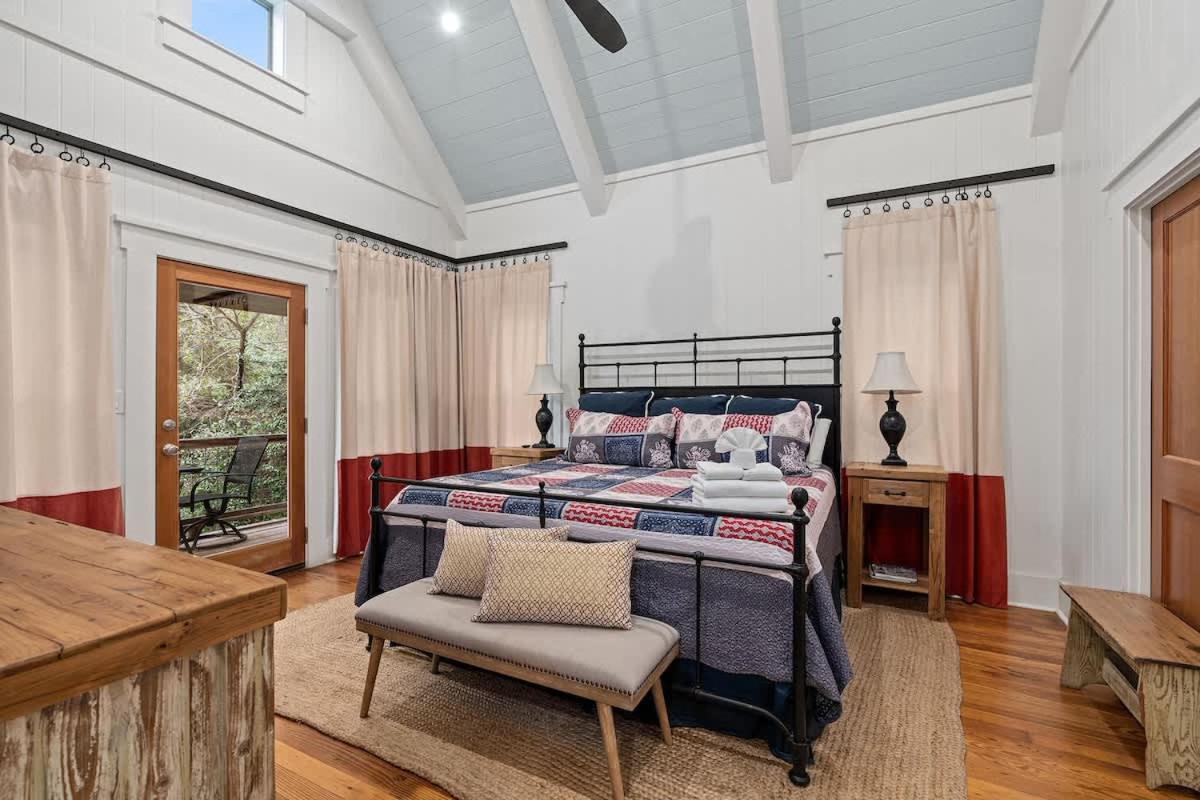 Life is Gruene-Riverfront Luxury-1Mi To GrueneHall