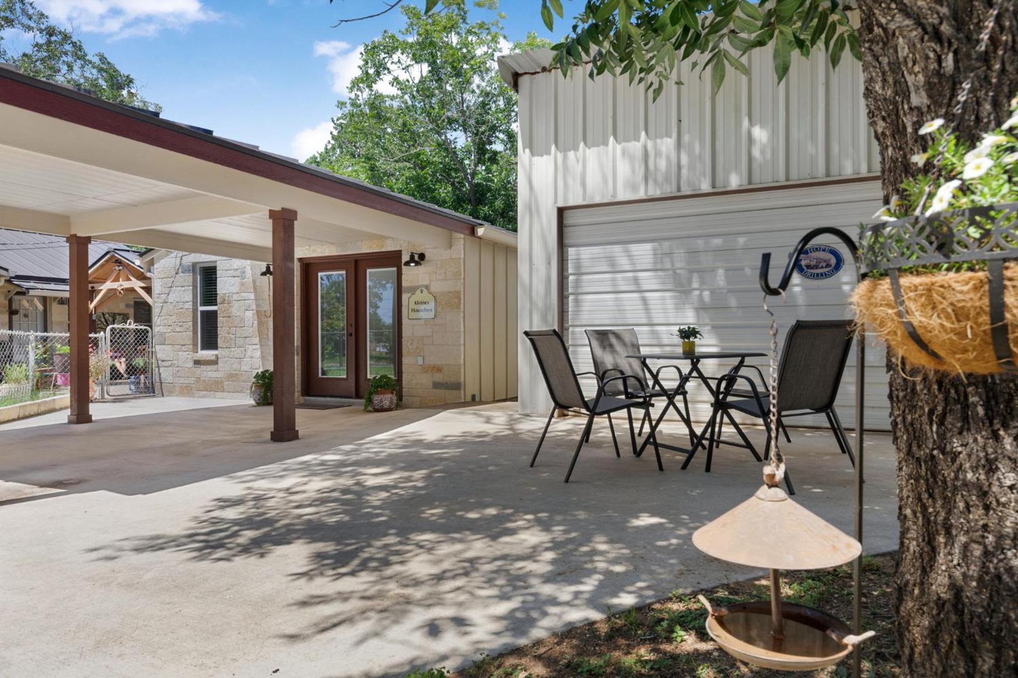 Kleines Hauschen - Cozy hideaway 6 min to Downtown