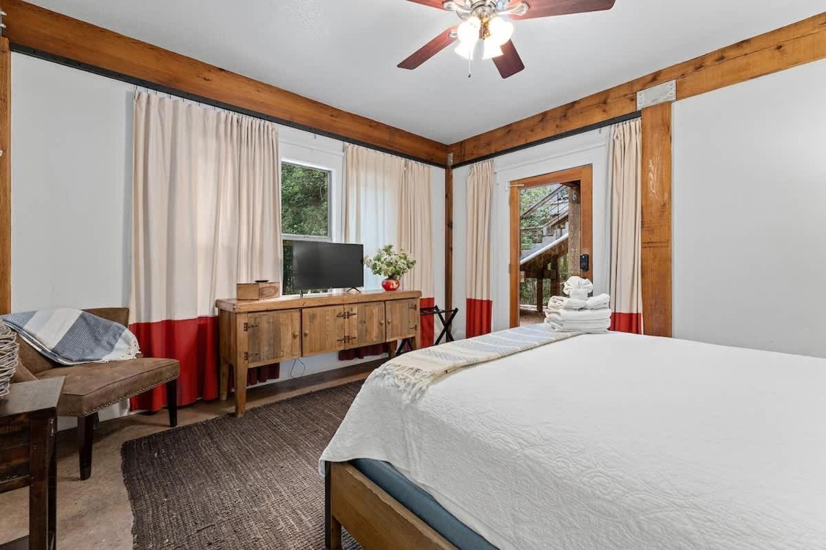 Life is Gruene-Riverfront Luxury-1Mi To GrueneHall