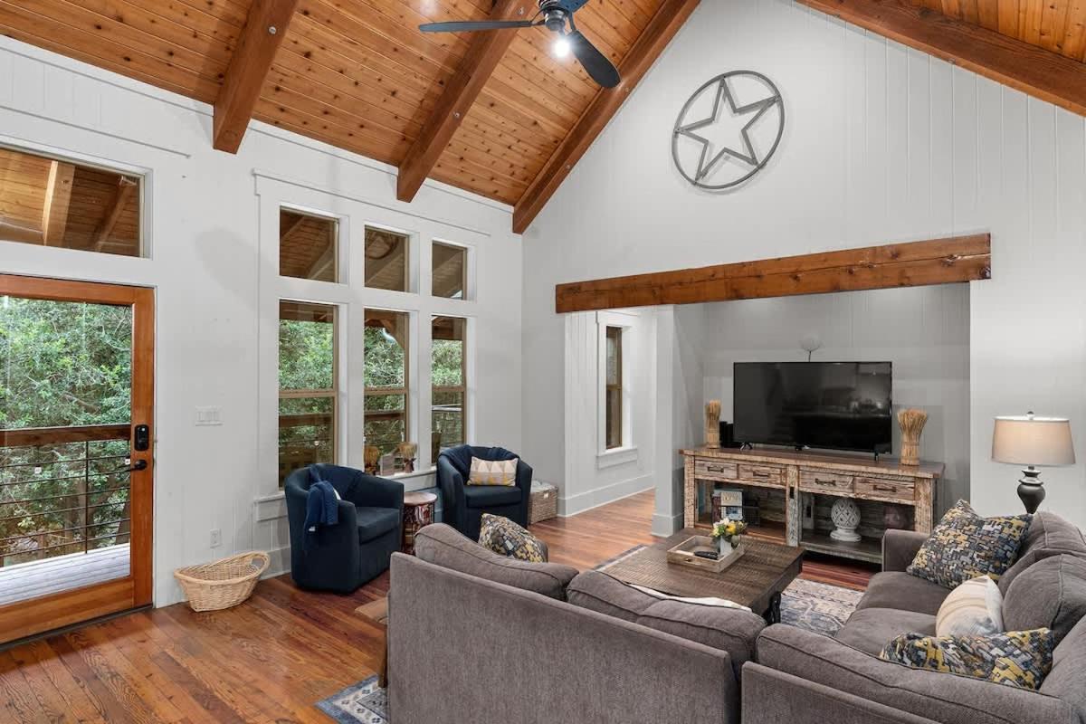 Life is Gruene-Riverfront Luxury-1Mi To GrueneHall