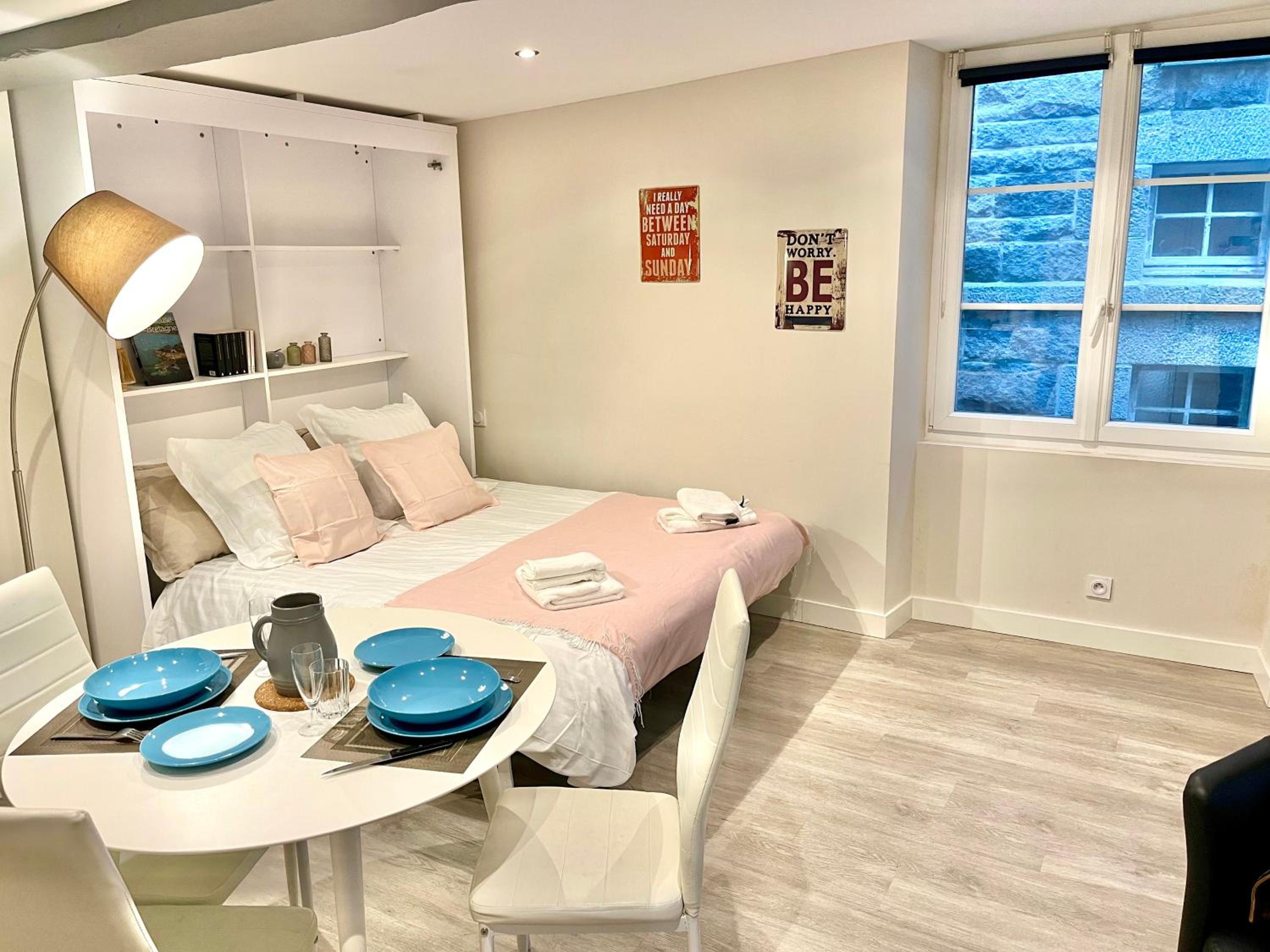 Studio calme intra-muros à 150m de la plage
