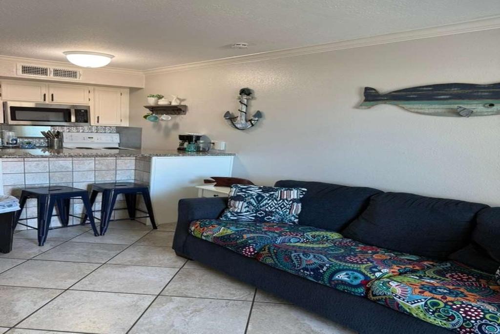 Ocean & Pool View - Top Floor - 2 Pools - Hot Tub - GYM - Tennis ct - SS03