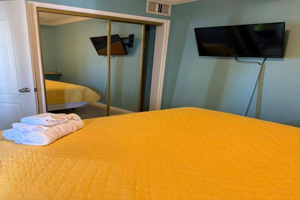 Ocean Views - Heated Pool - Hot Tub - Corner Unit - steps to beach - SS 29