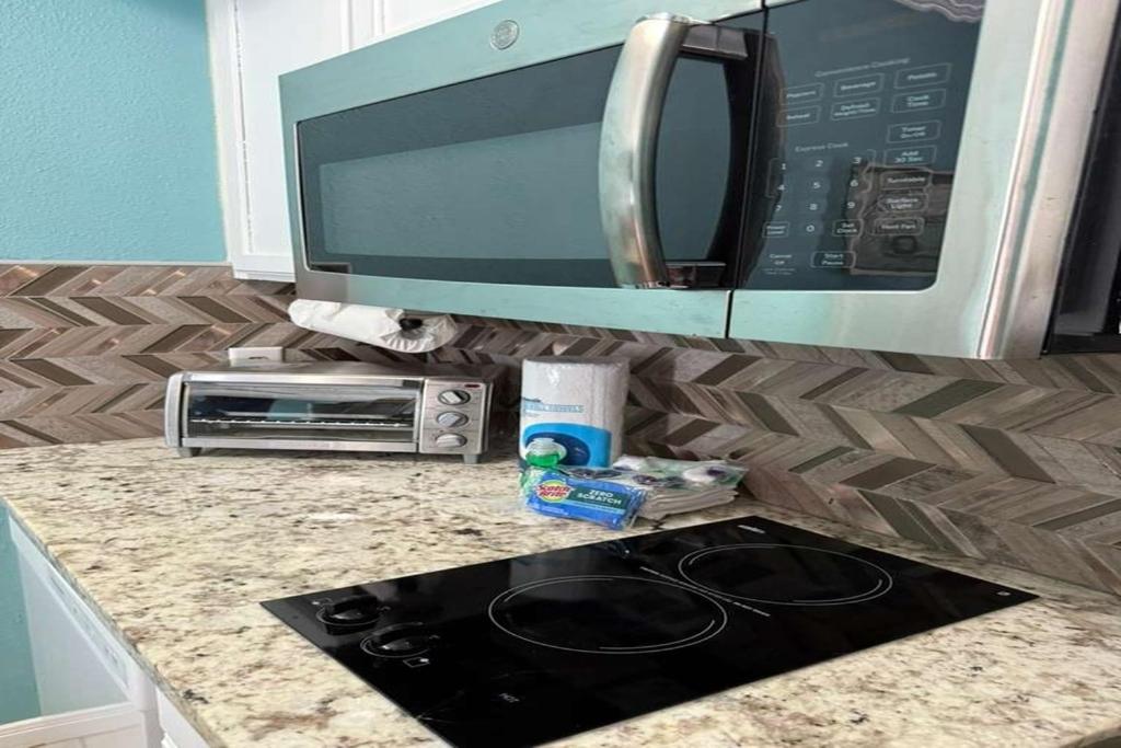 Ocean Views - Heated Pool - Hot Tub - Corner Unit - steps to beach - SS 29