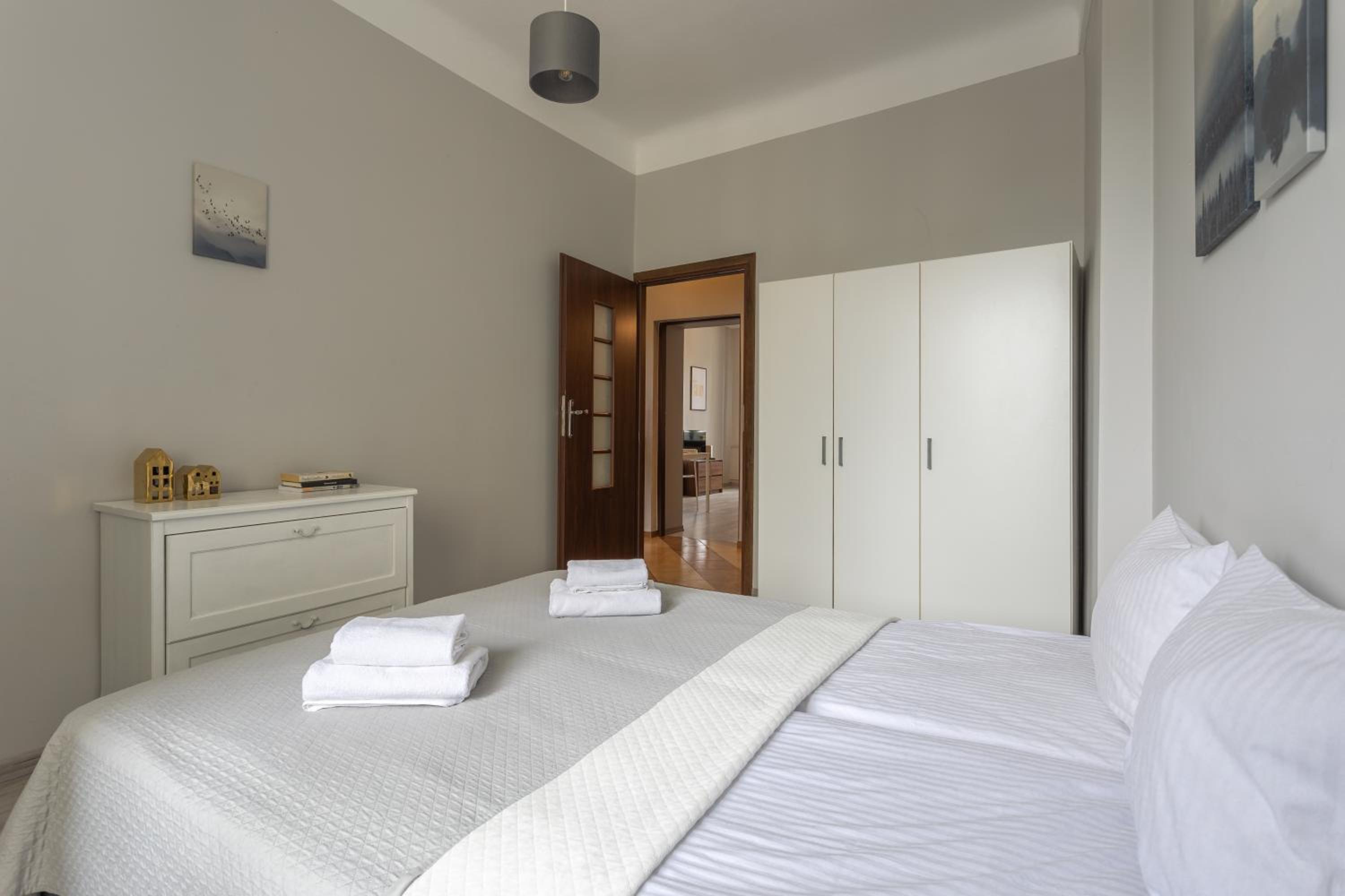 Urban Chic - Comfortable 2-Bedroom in City Center, Marszałkowska
