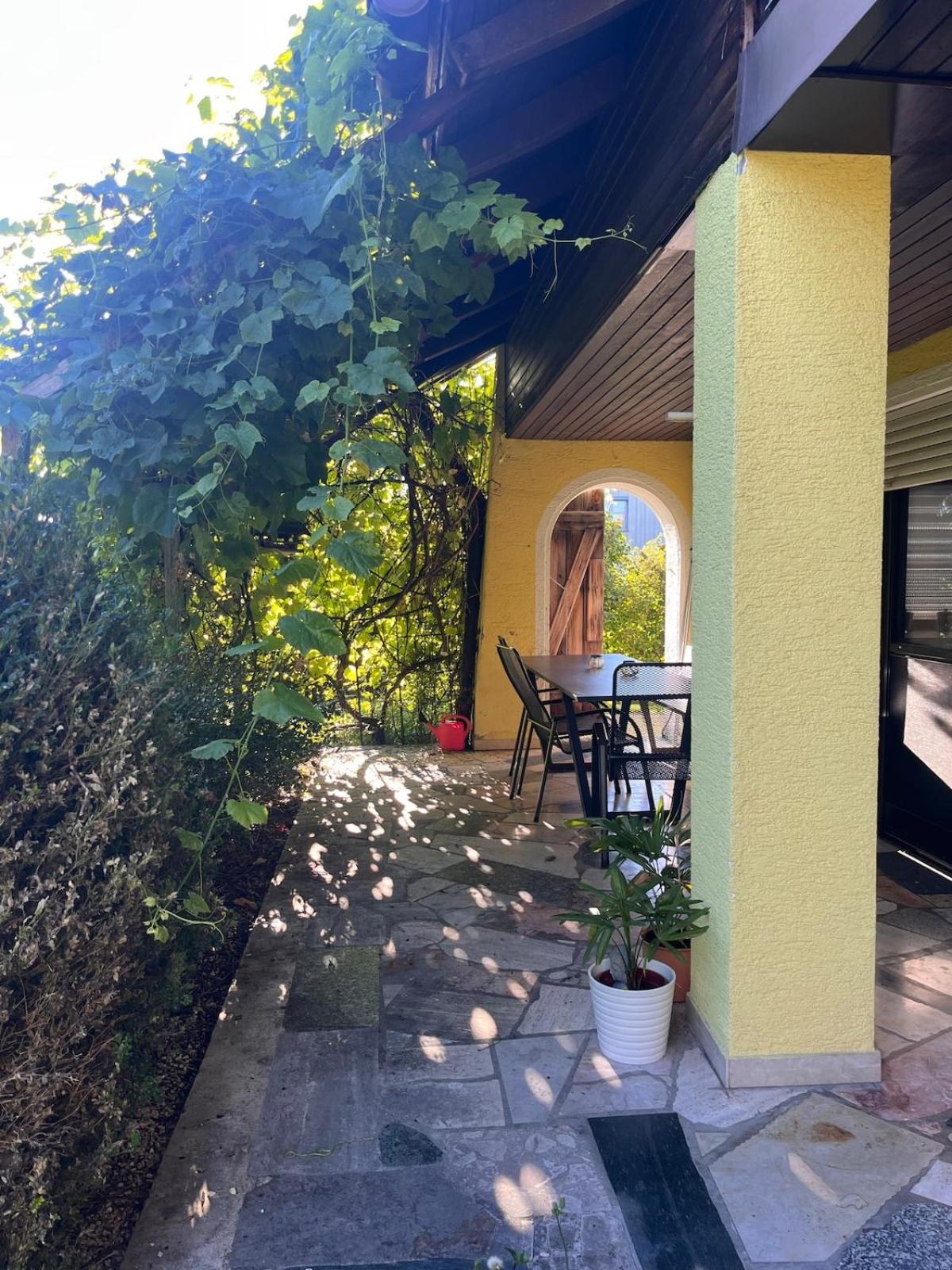 Wunderschöne, große Gartenwohnung mit 3 Schlafzimmern Nähe Kaufbeuren
