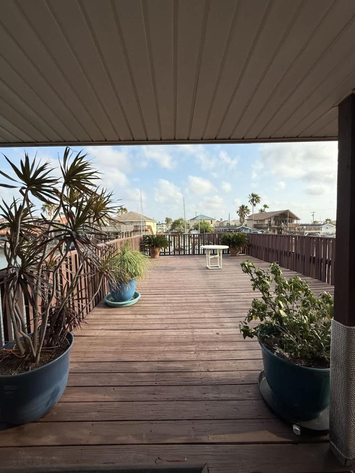 Relaxing Gulf Coast Getaway with a Waterfront Deck