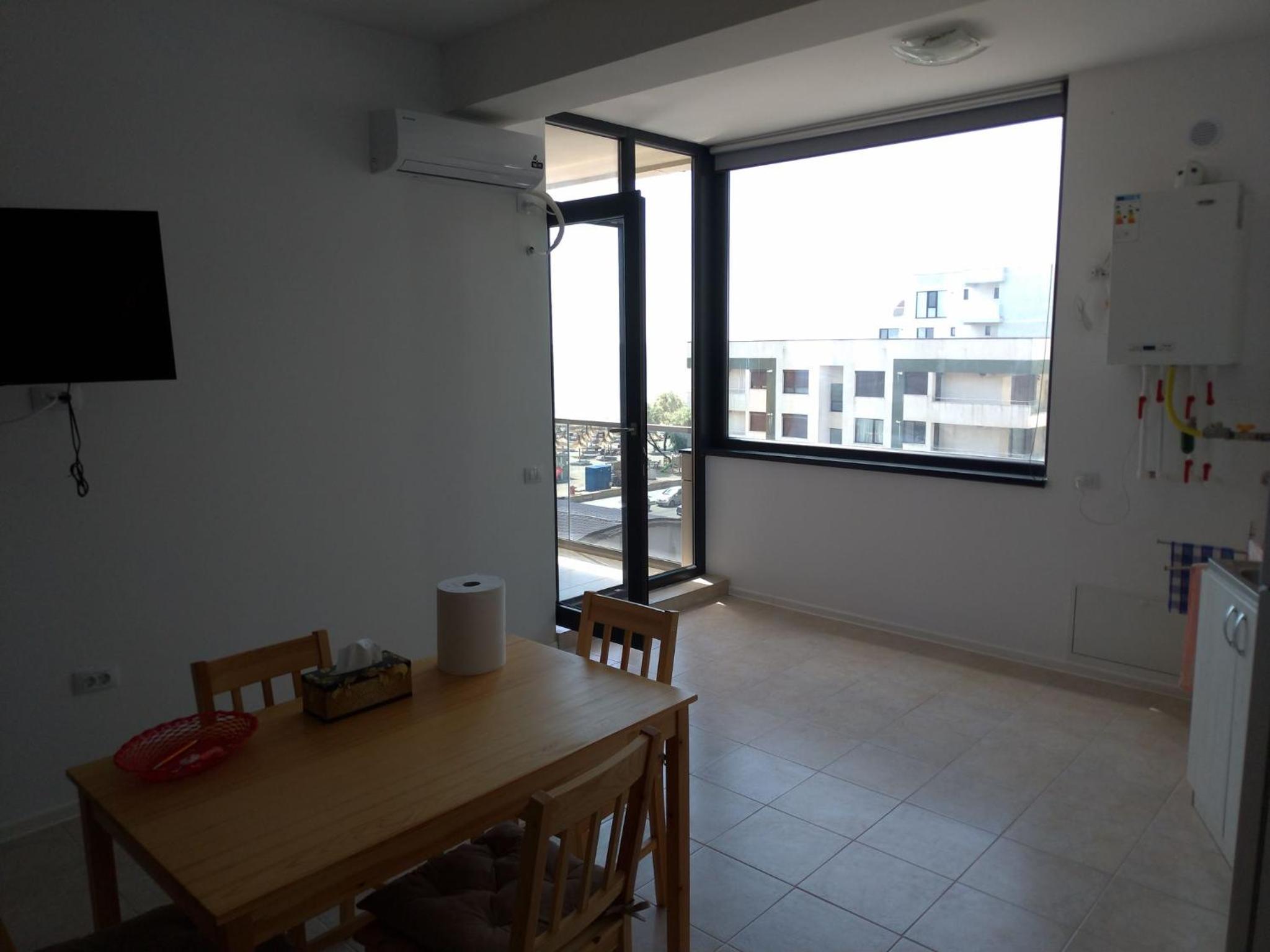 2 rooms apartment, max 5 adults, splendid view on the beach and the sea