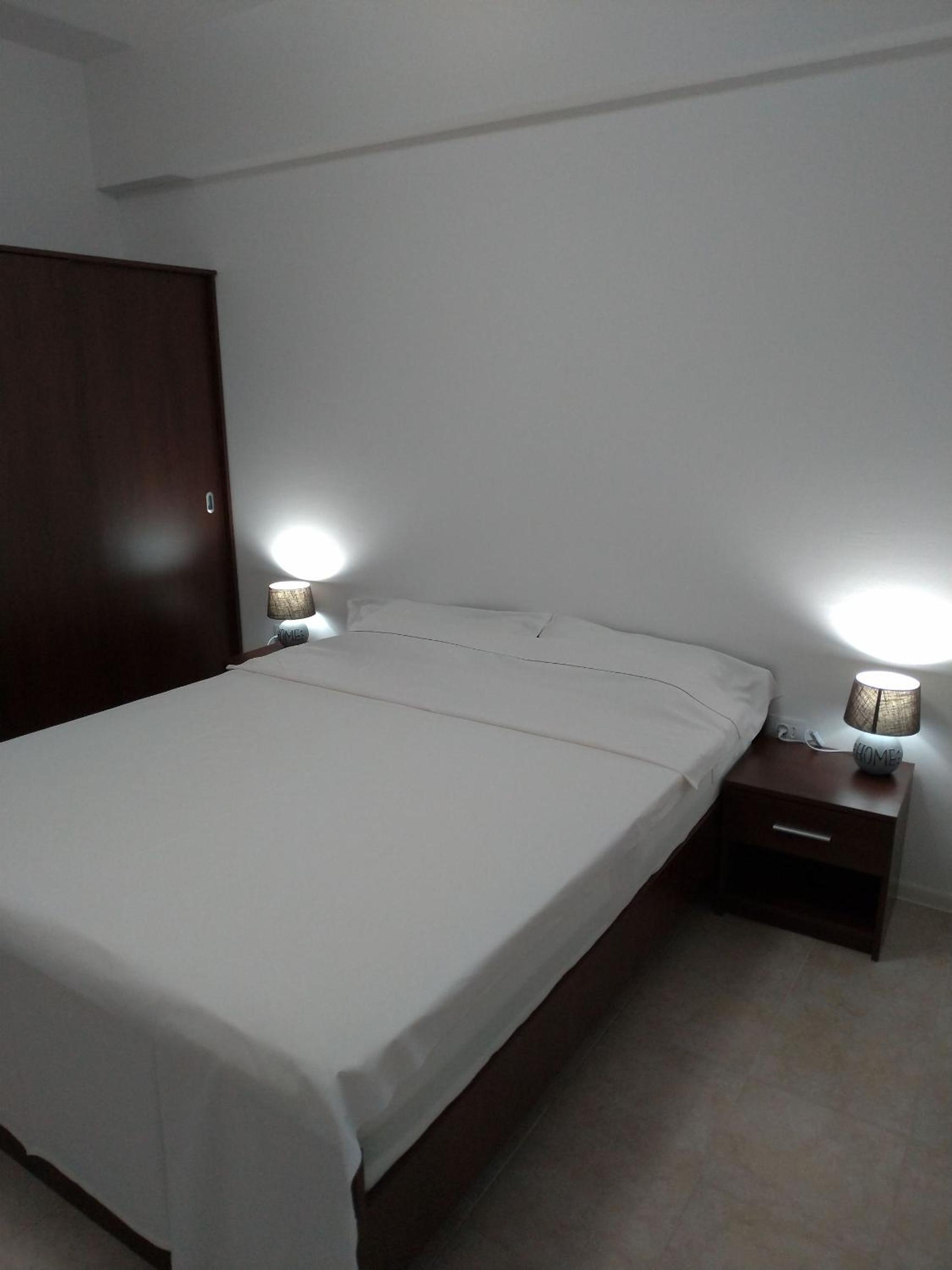 2 rooms apartment, max 5 adults, splendid view on the beach and the sea
