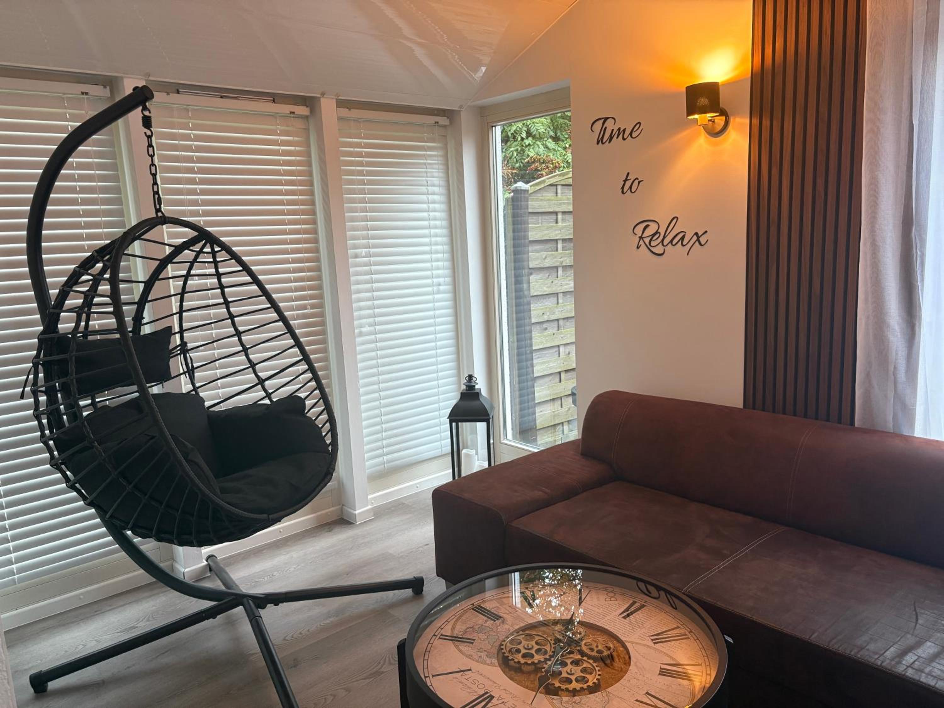 NEU Große und gemütliche Ferienwohnung in Dresden I Kamin I ruhige Sonnenterrasse I Parkplatz kostenfrei