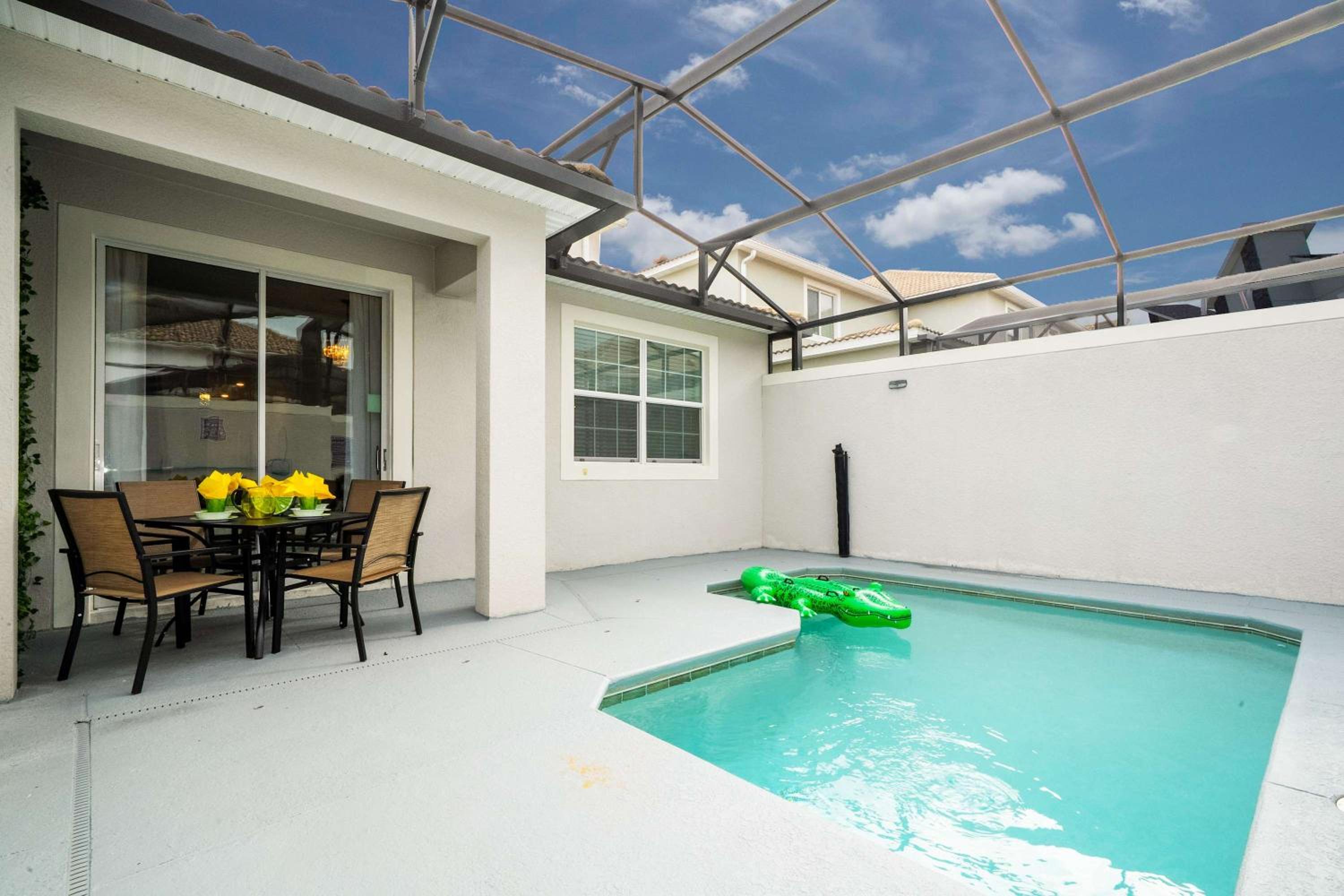 Vibrant 5Bd w Private Pool & Waterpark at Storey Lake 4811M
