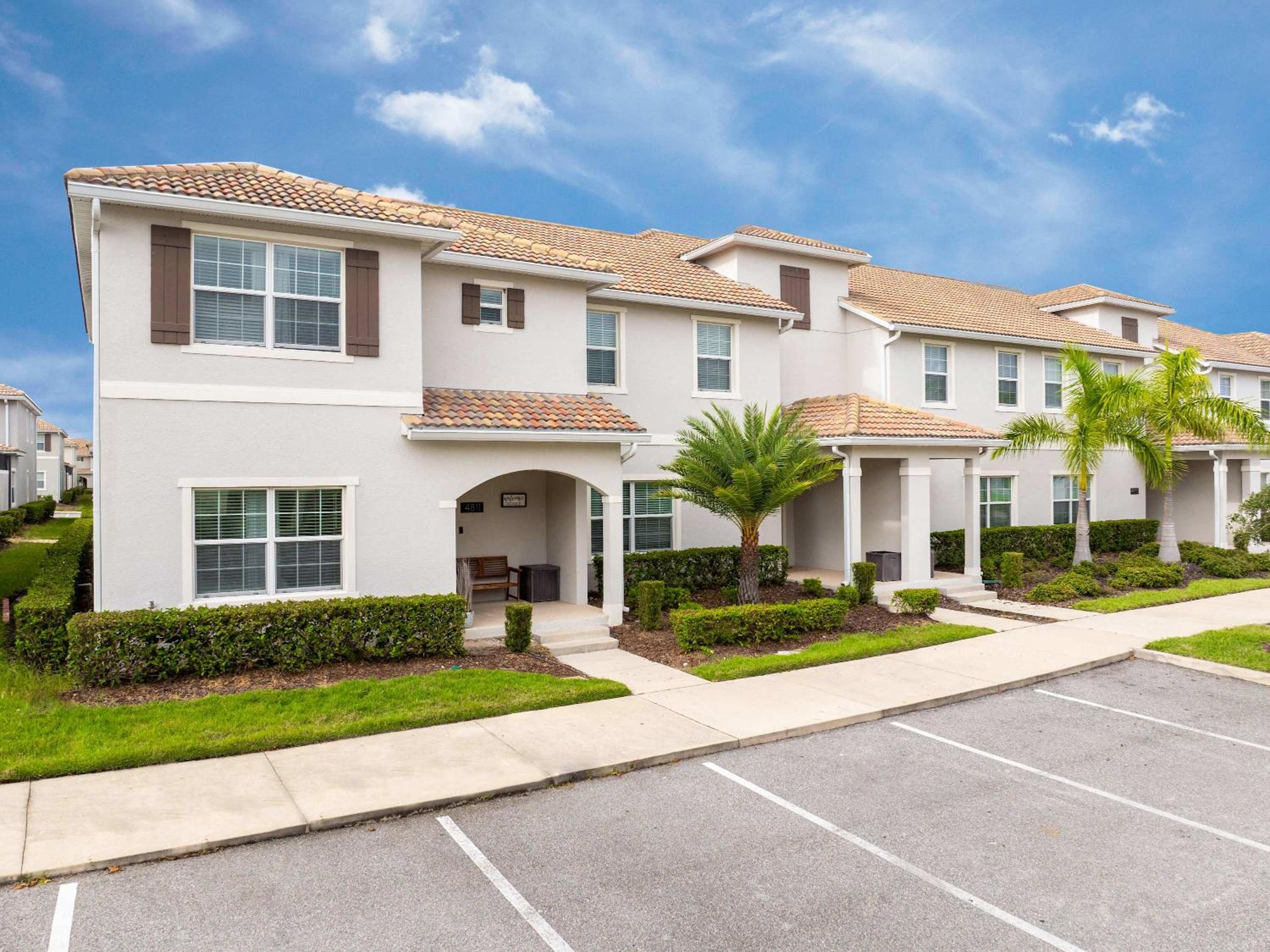 Vibrant 5Bd w Private Pool & Waterpark at Storey Lake 4811M