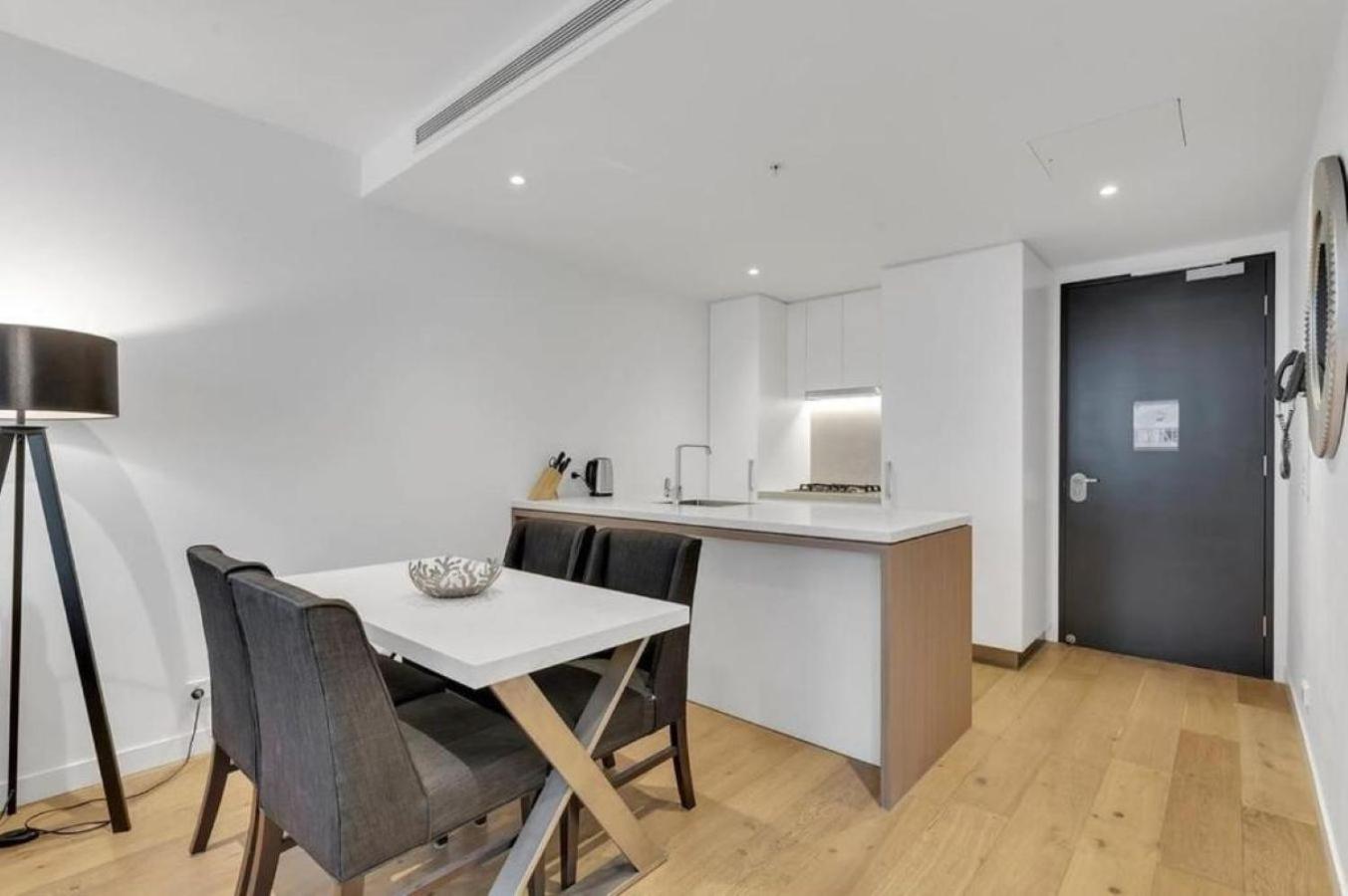 Fortitude Valley 1BRM with Skyline Views