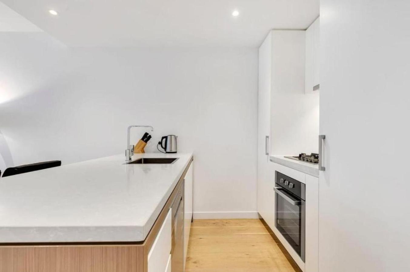 Fortitude Valley 1BRM with Skyline Views