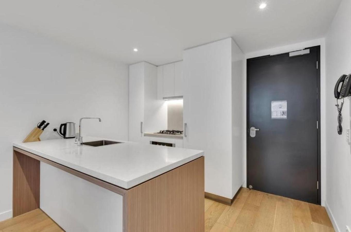 Fortitude Valley 1BRM with Skyline Views