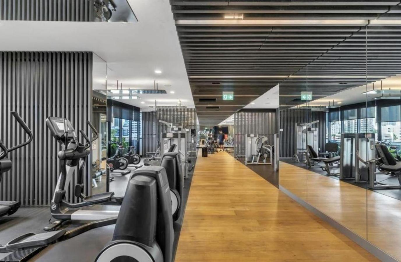 Fortitude Valley 1BRM with Skyline Views