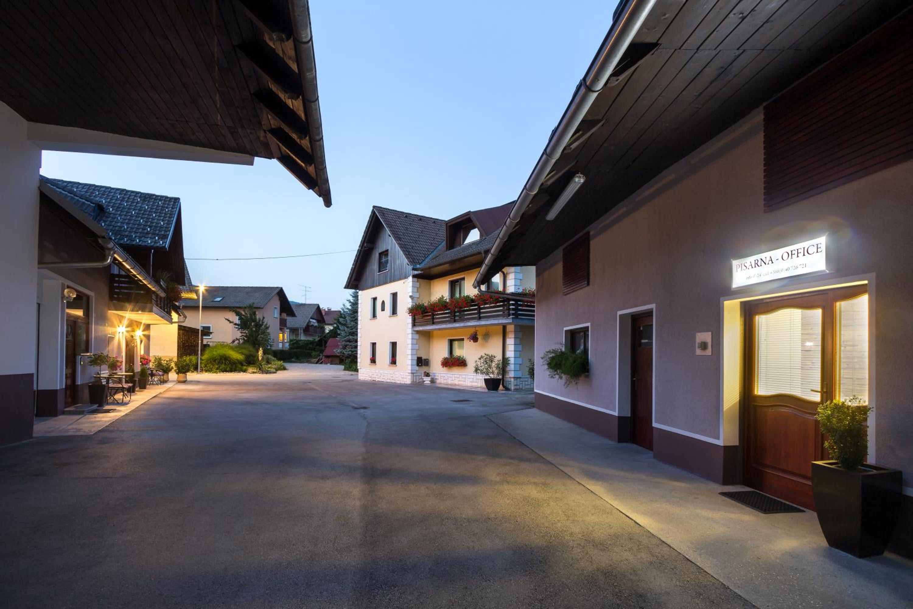 Rooms & Apartments Kepic, AIRPORT accomodation