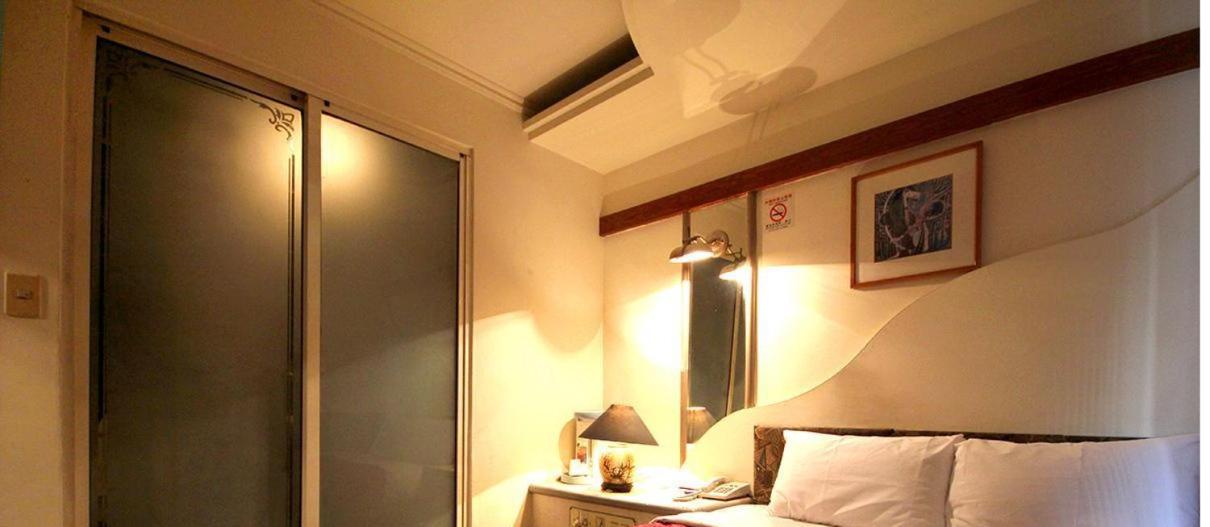 Broadway Hotel