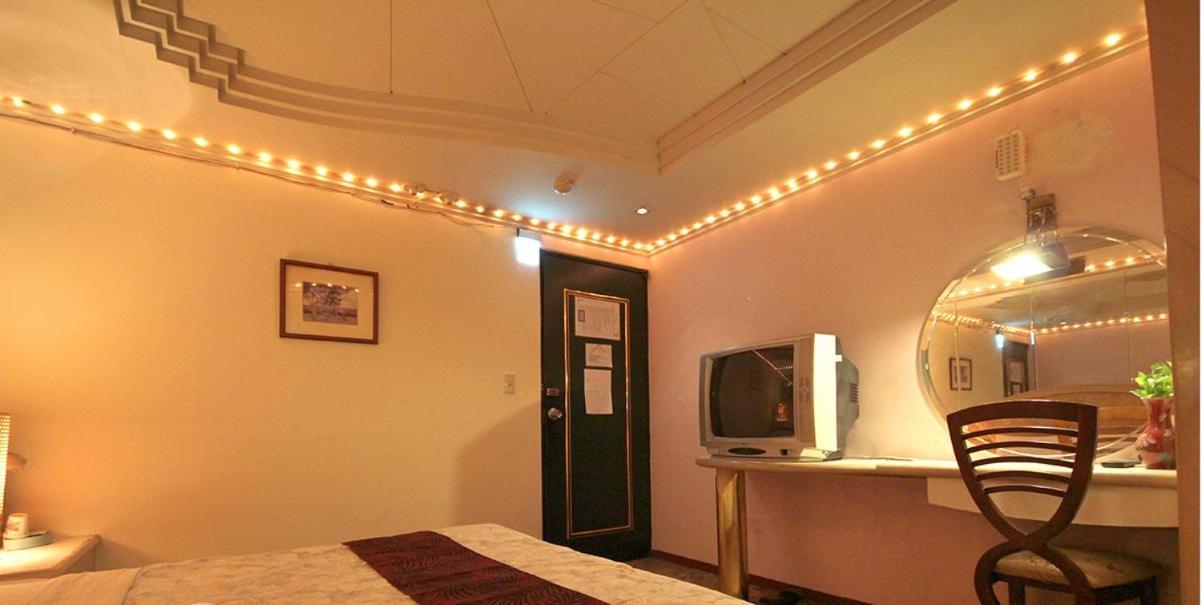 Broadway Hotel