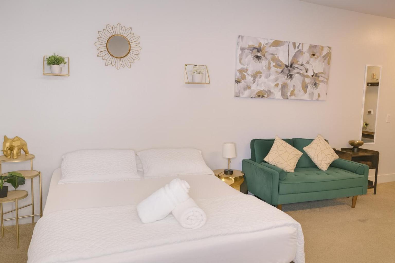 Deluxe Living in Marina Del Rey - Pool, Hot Tub, Gym