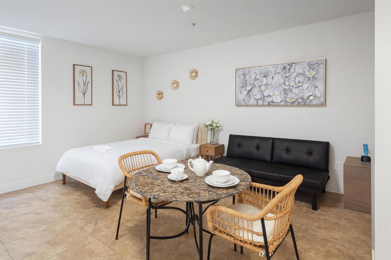 Deluxe Living in Marina Del Rey - Pool, Hot Tub, Gym