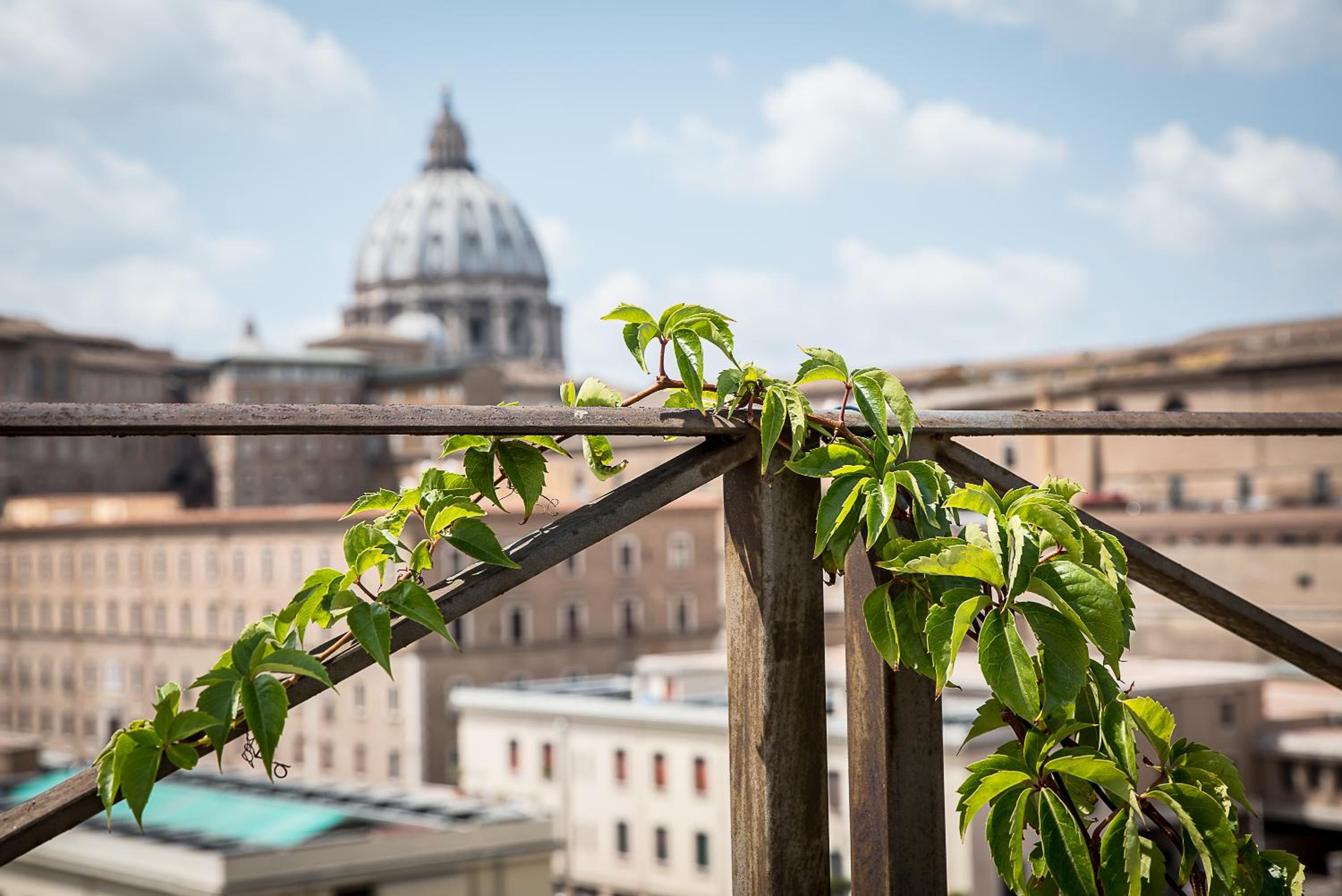 Chat&Chill Vatican Apartment