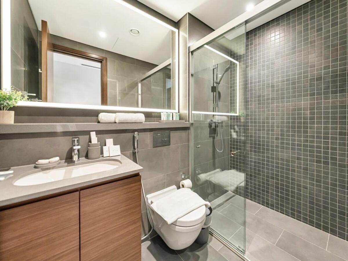 Royal Vista - New Chic & Modern 1BR with 5 Stars Amenities