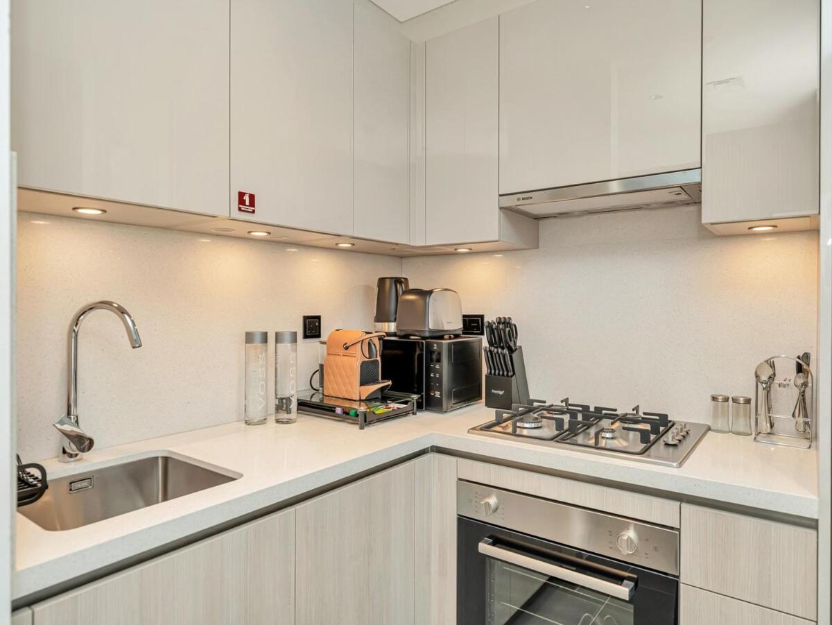 Royal Vista - New Chic & Modern 1BR with 5 Stars Amenities