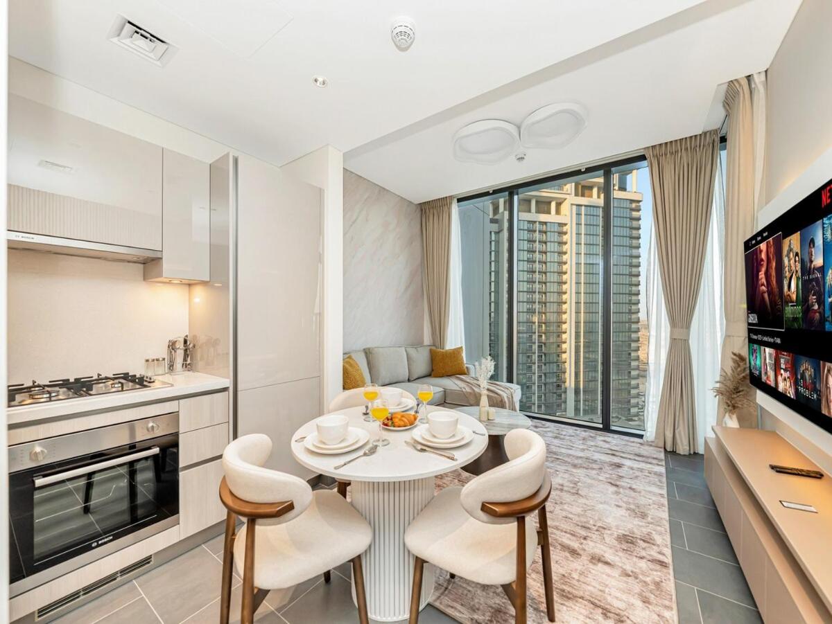 Royal Vista - New Chic & Modern 1BR with 5 Stars Amenities