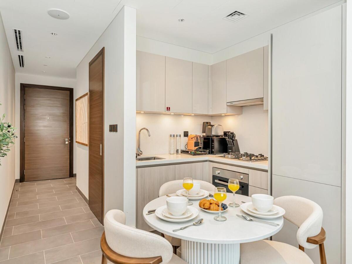 Royal Vista - New Chic & Modern 1BR with 5 Stars Amenities