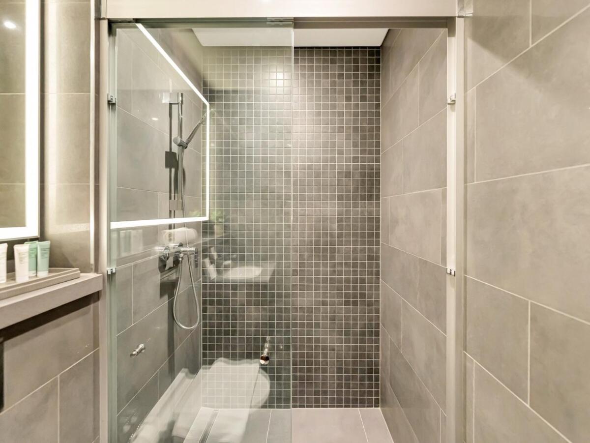 Royal Vista - New Chic & Modern 1BR with 5 Stars Amenities