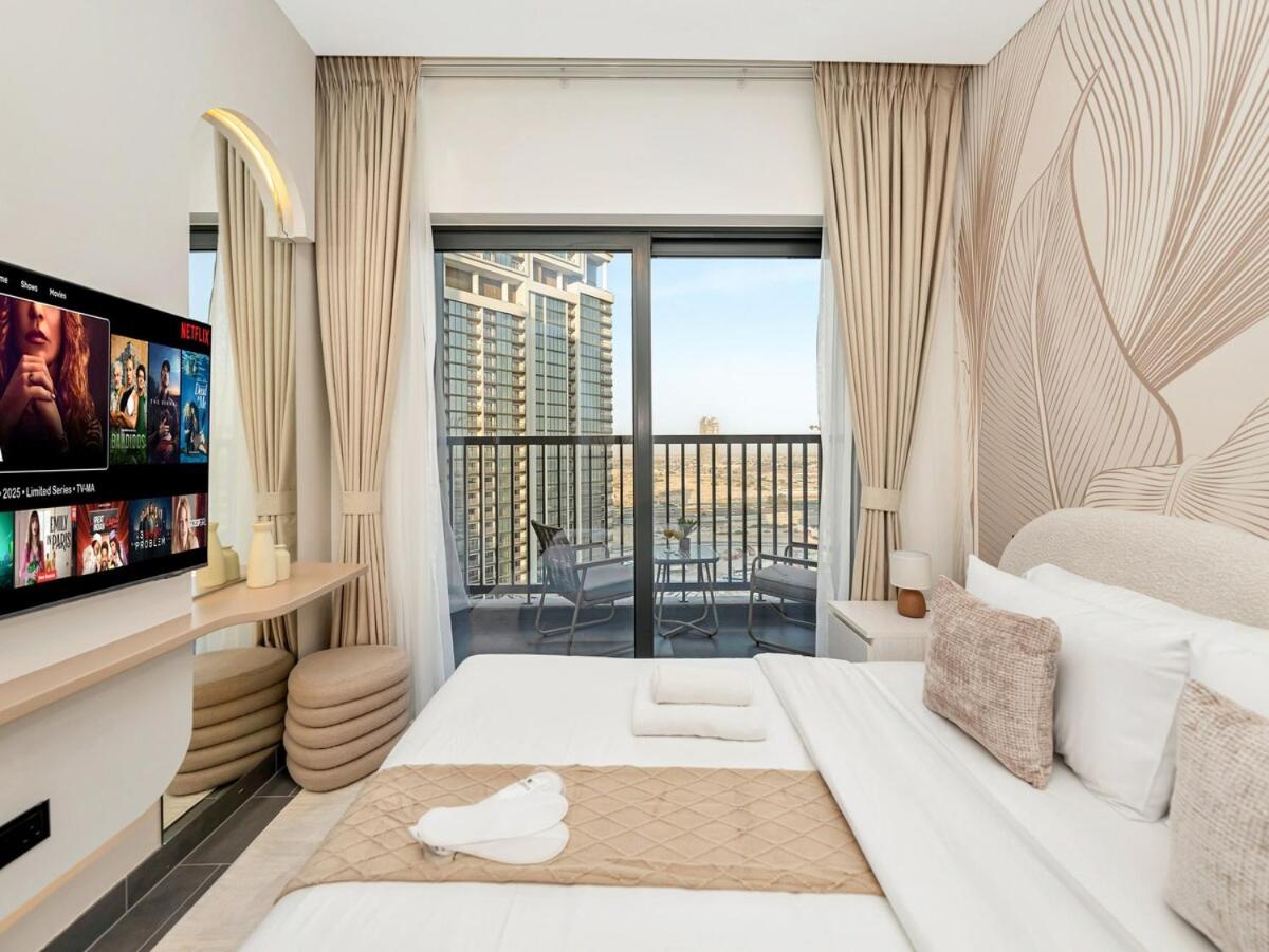 Royal Vista - New Chic & Modern 1BR with 5 Stars Amenities