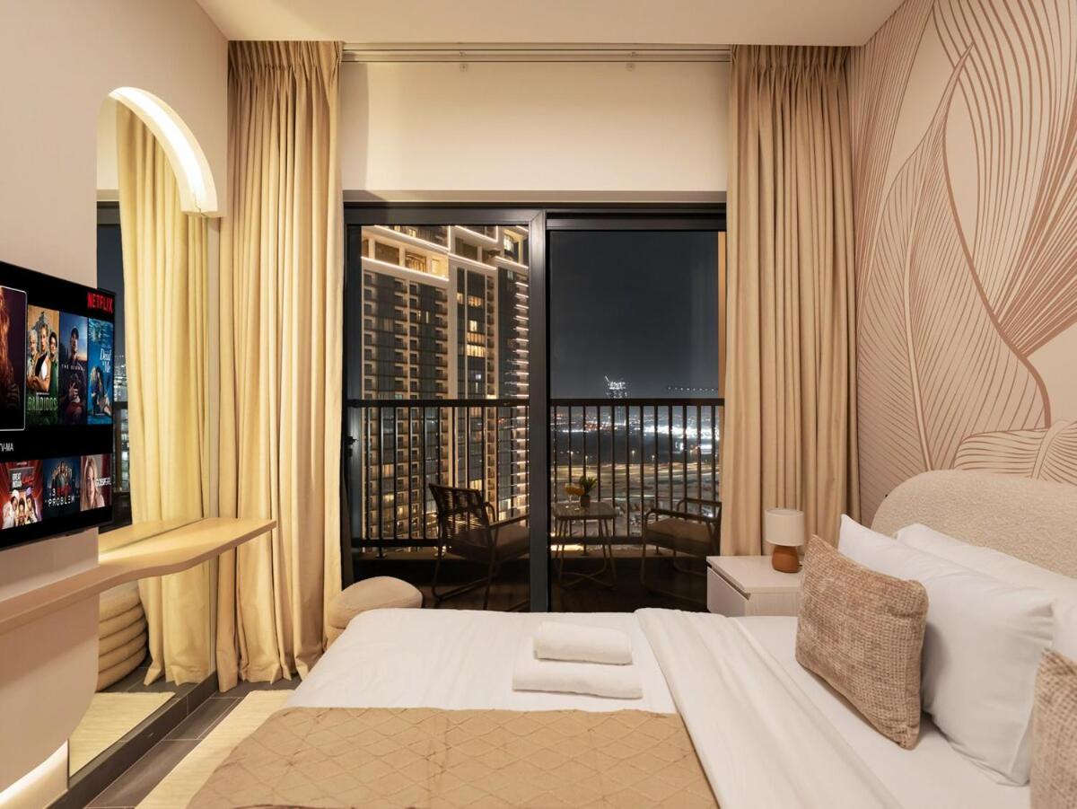 Royal Vista - New Chic & Modern 1BR with 5 Stars Amenities