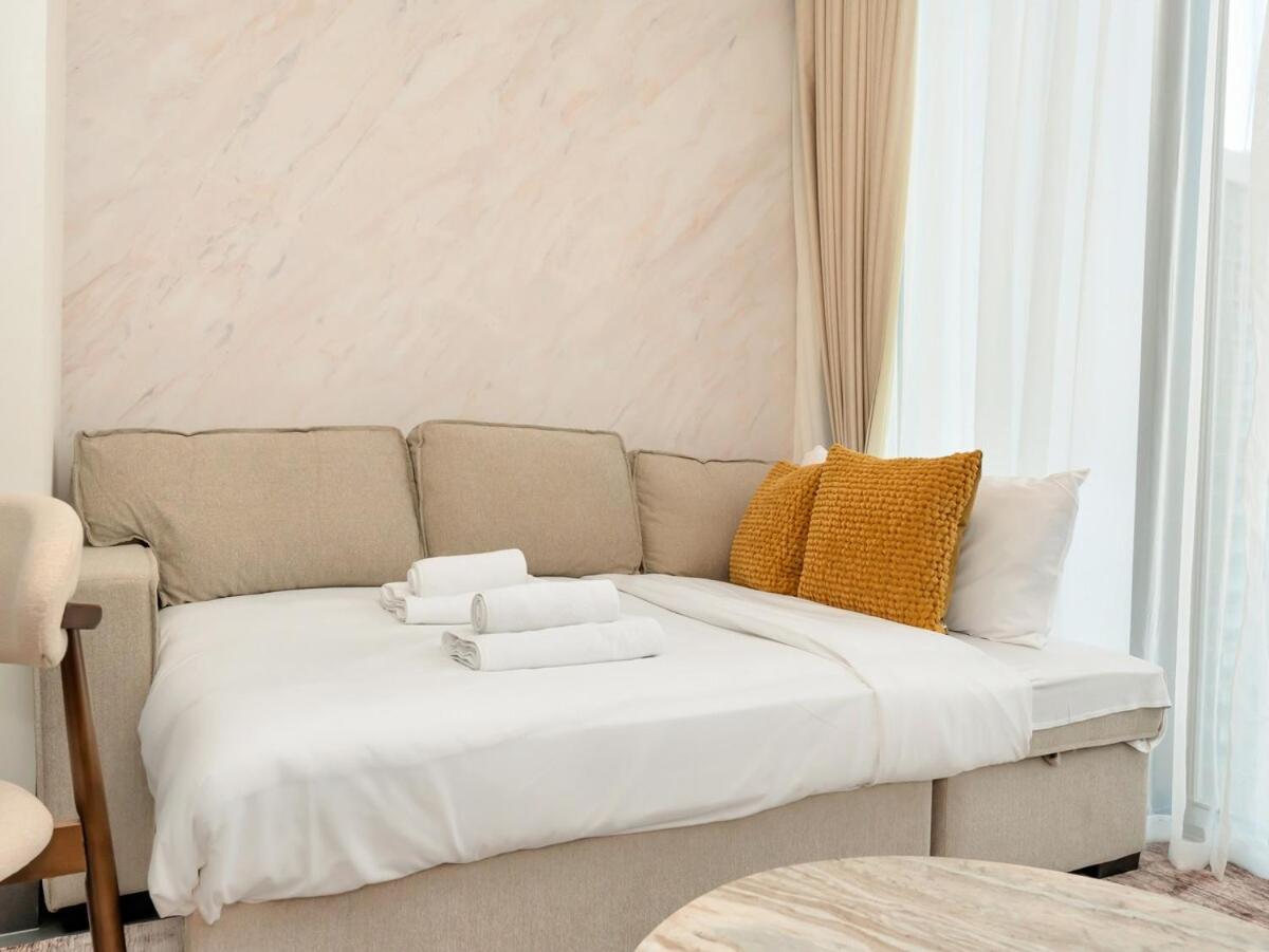 Royal Vista - New Chic & Modern 1BR with 5 Stars Amenities