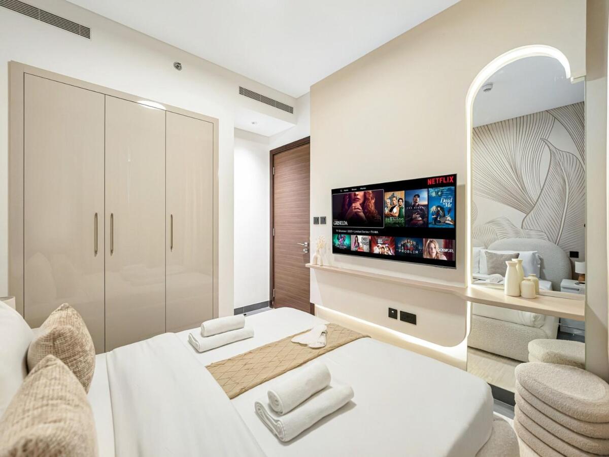 Royal Vista - New Chic & Modern 1BR with 5 Stars Amenities