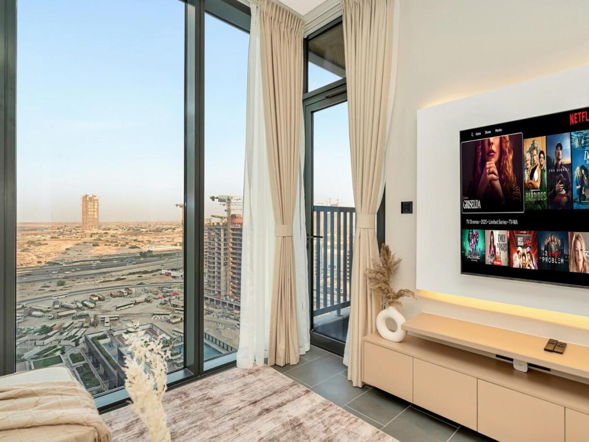 Royal Vista - New Chic & Modern 1BR with 5 Stars Amenities
