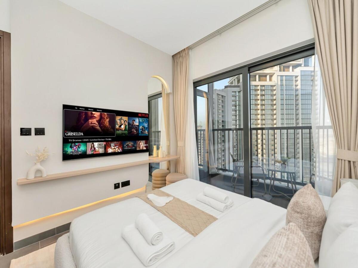 Royal Vista - New Chic & Modern 1BR with 5 Stars Amenities