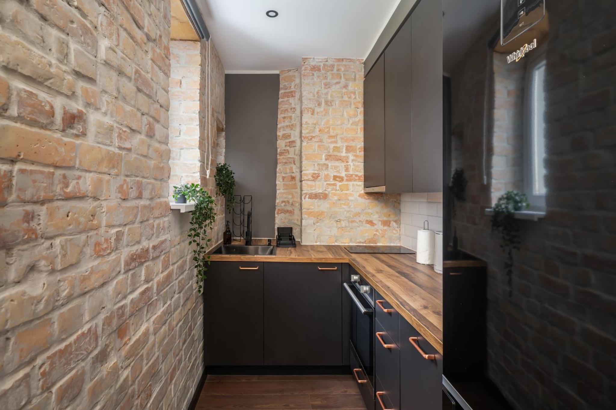 Sunny 1BR Apartment near Park & Stadium