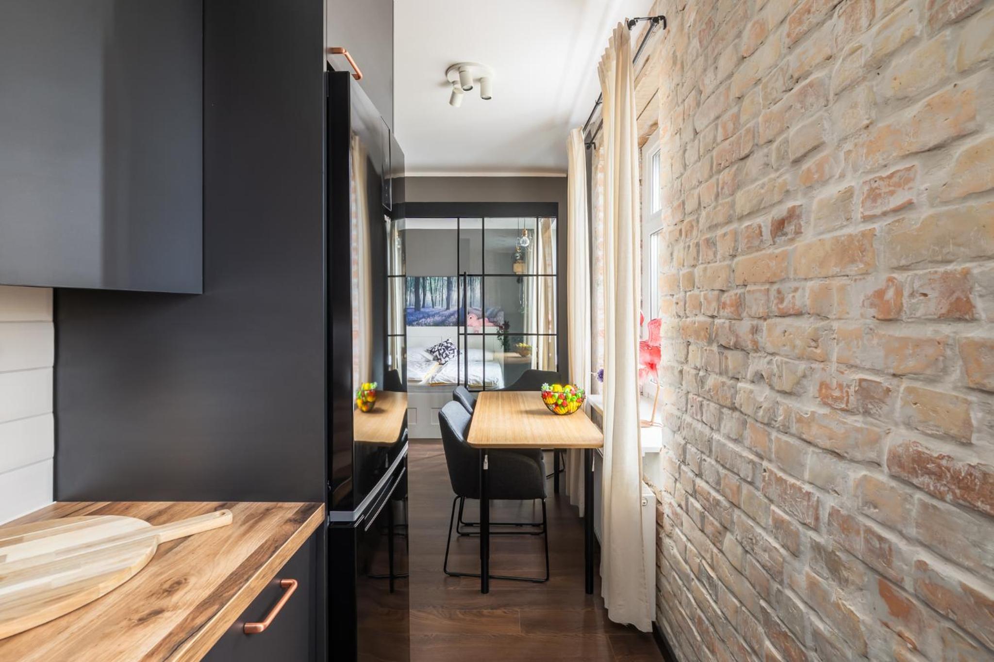 Sunny 1BR Apartment near Park & Stadium
