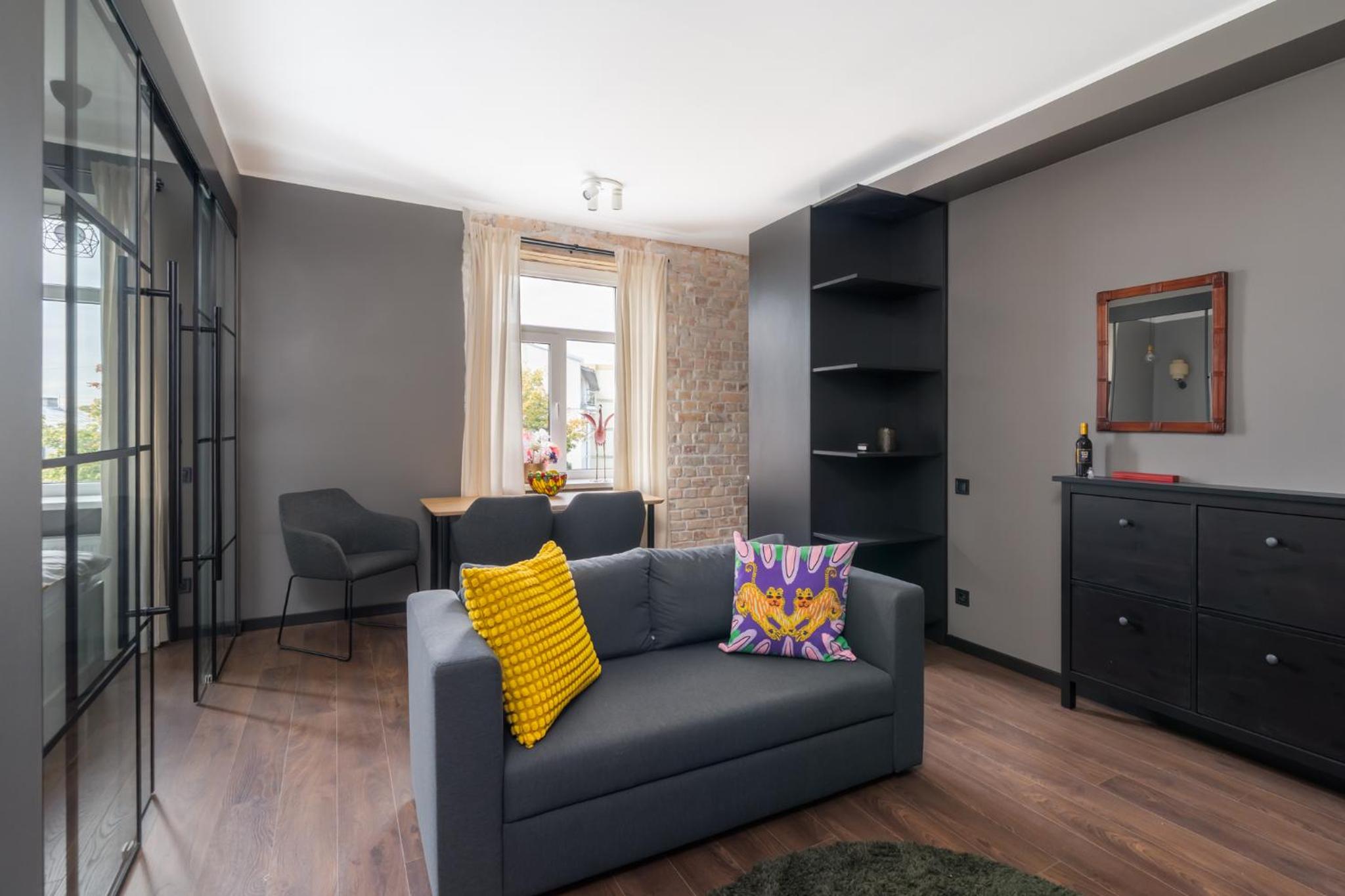 Sunny 1BR Apartment near Park & Stadium