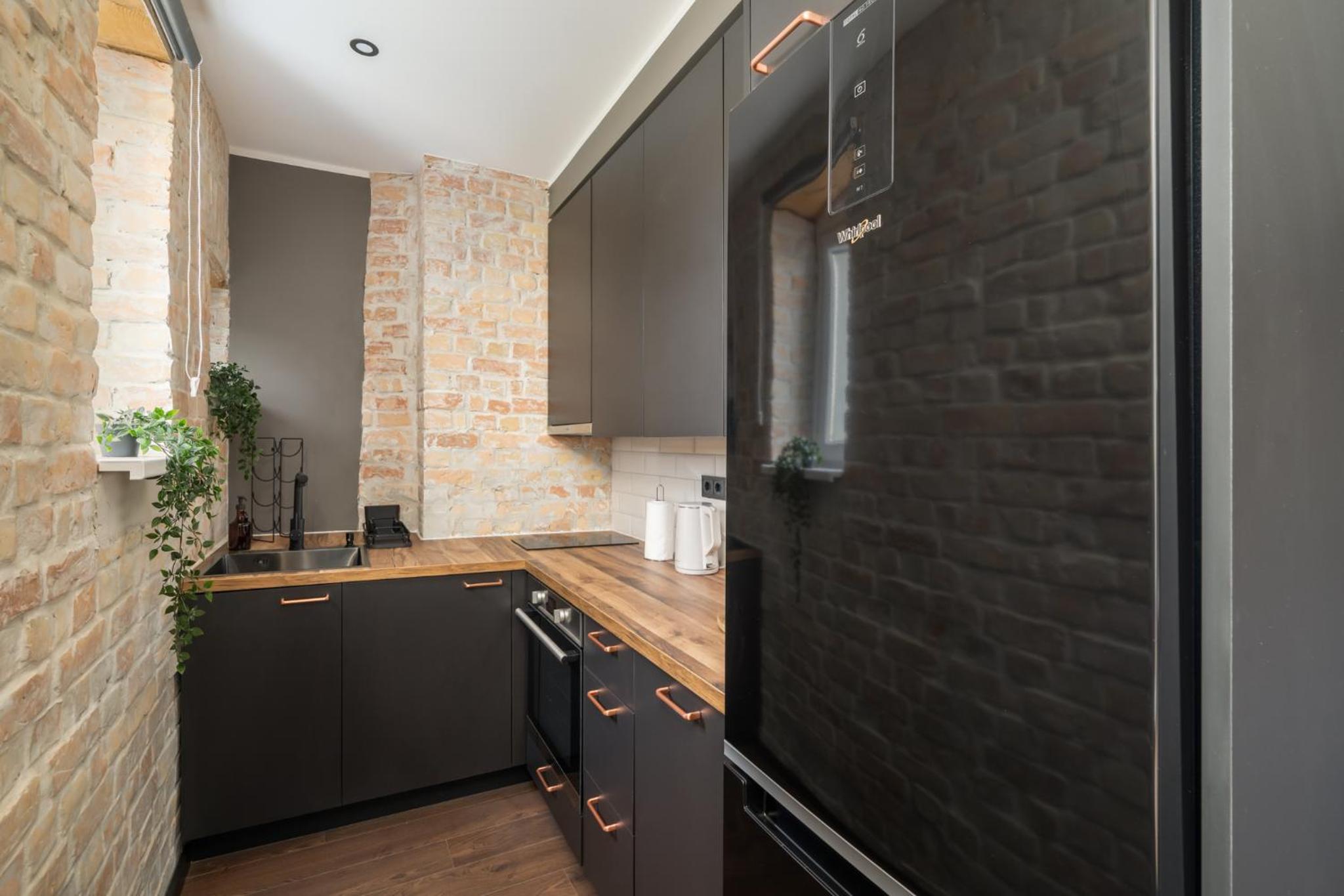 Sunny 1BR Apartment near Park & Stadium