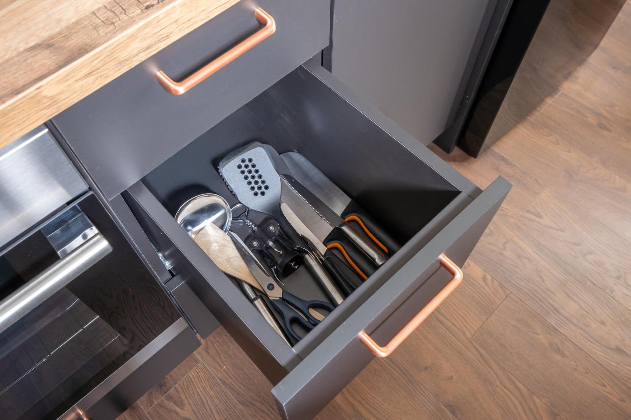 Sunny 1BR Apartment near Park & Stadium