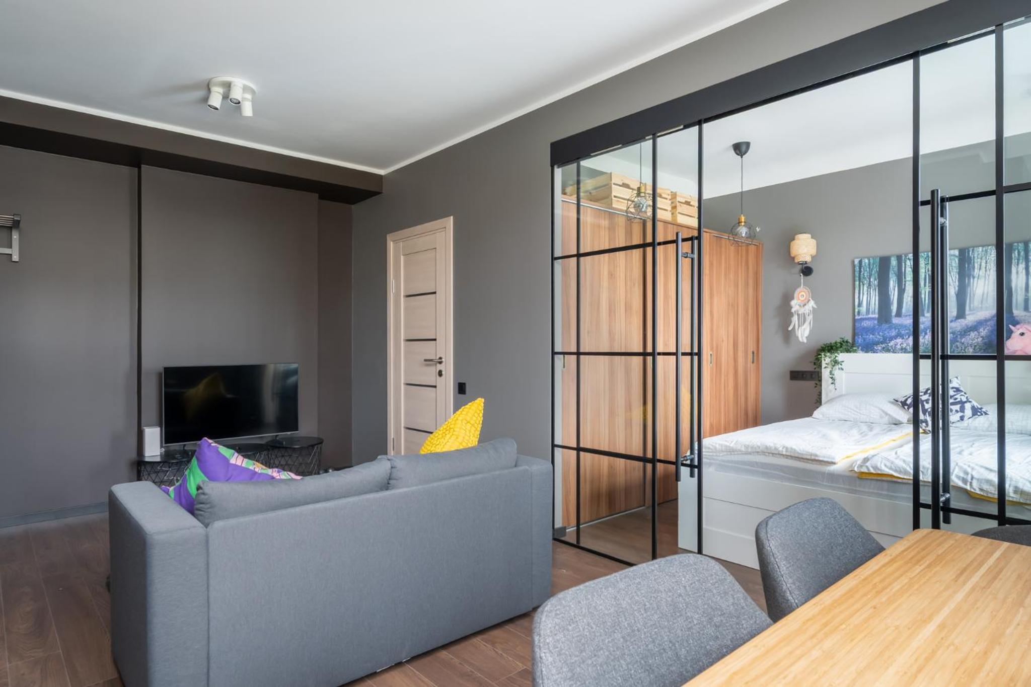 Sunny 1BR Apartment near Park & Stadium