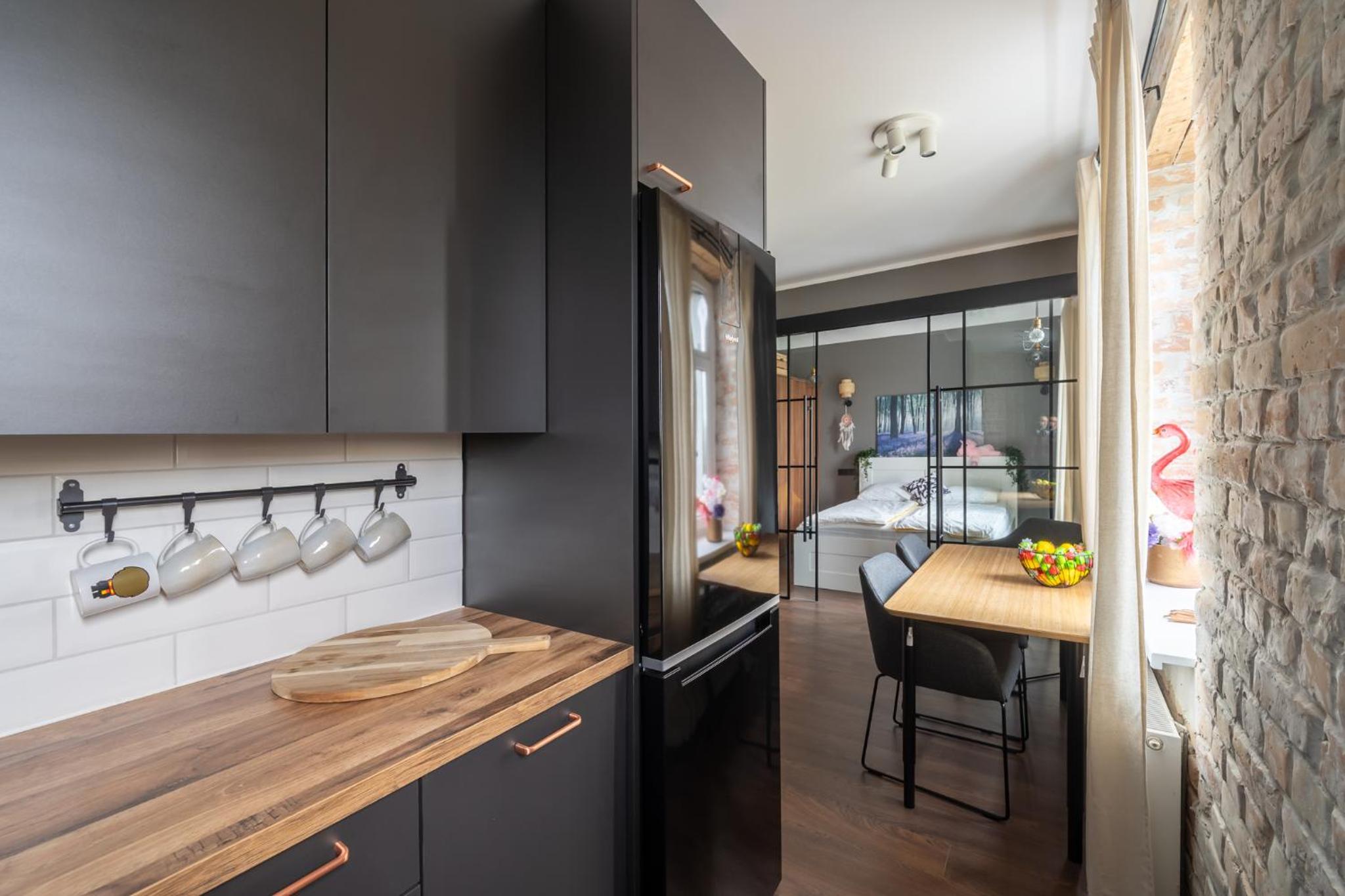 Sunny 1BR Apartment near Park & Stadium