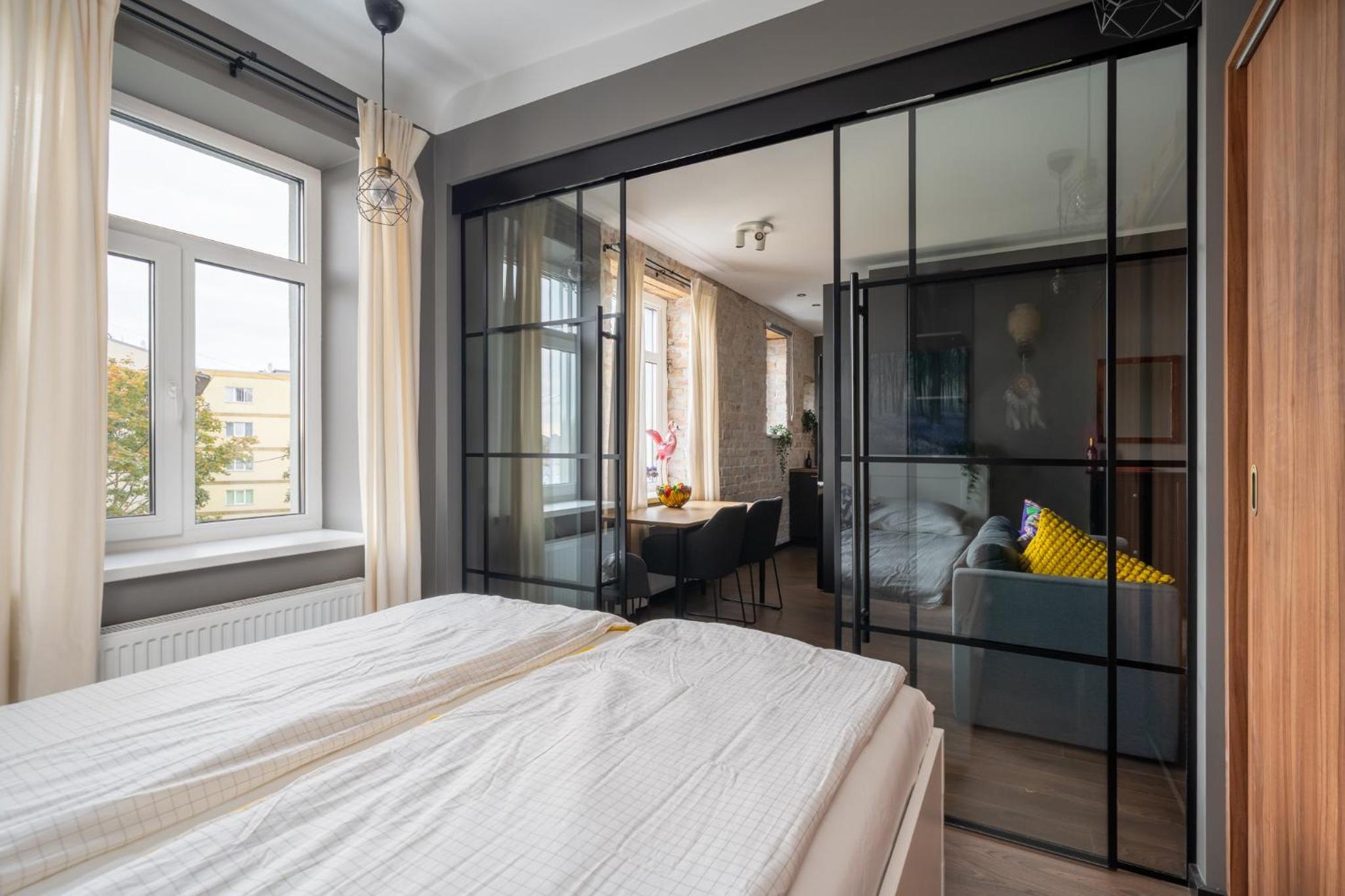 Sunny 1BR Apartment near Park & Stadium