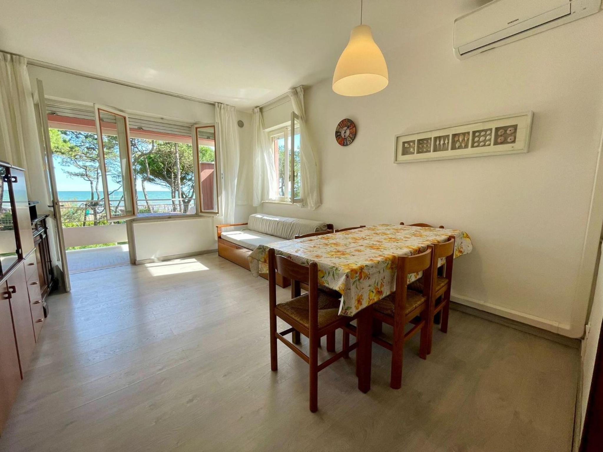 Stunning frontal sea view flat