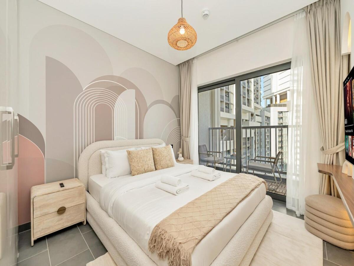 Royal Vista - Stunning Boho Style 1BR with 5 Star Amenities